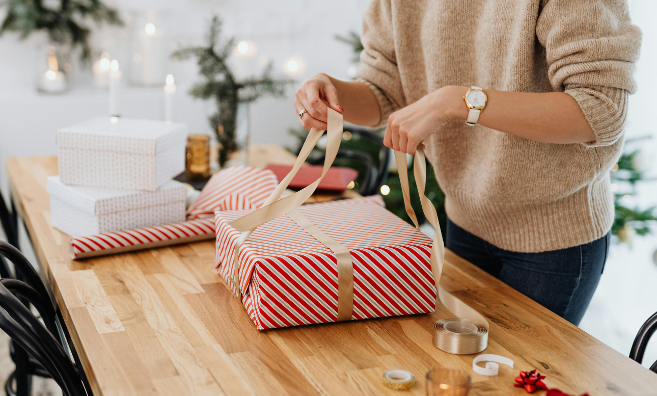 Joyful Giving, Smart Spending: How to Keep Your Finances Strong Through the Holidays